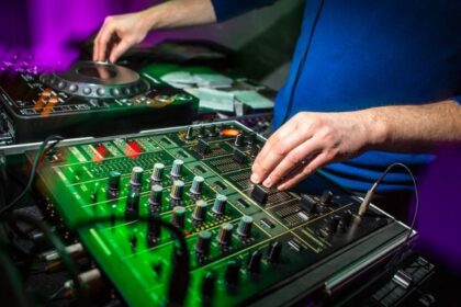 DJ