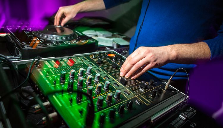 DJ